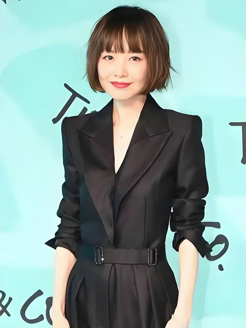 什么叫“三十年河东三十年河西”，十年前一个被全网嘲笑、网暴。一个被夸上了天。十