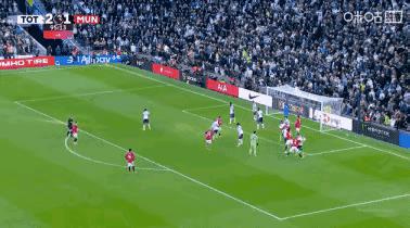 神级剧情拉满，96分钟德里赫特头球压哨绝平！拉门斯这个插上带走了防守人，德里赫特