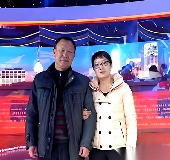 这是一桩曾在2016年央视寻人录像中，走向彻底反转的真实旧案。一位穿着体面的女