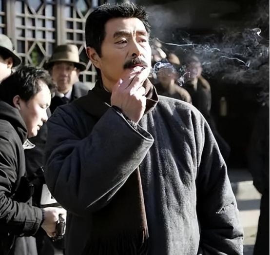 从“高铁禁烟”到“鲁迅夹烟”，她们招数变了，网友：反华势力浮出水面 绍兴鲁
