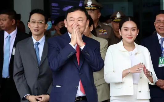 佩通坦死扛不辞职，表面是为国，实则是为他信家族最后一搏！录音门暴露政治幼稚，军方