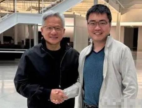 两位中国AI芯片领域的顶尖人才，为美国工作。更扎心的是，他俩是清华校友。一个