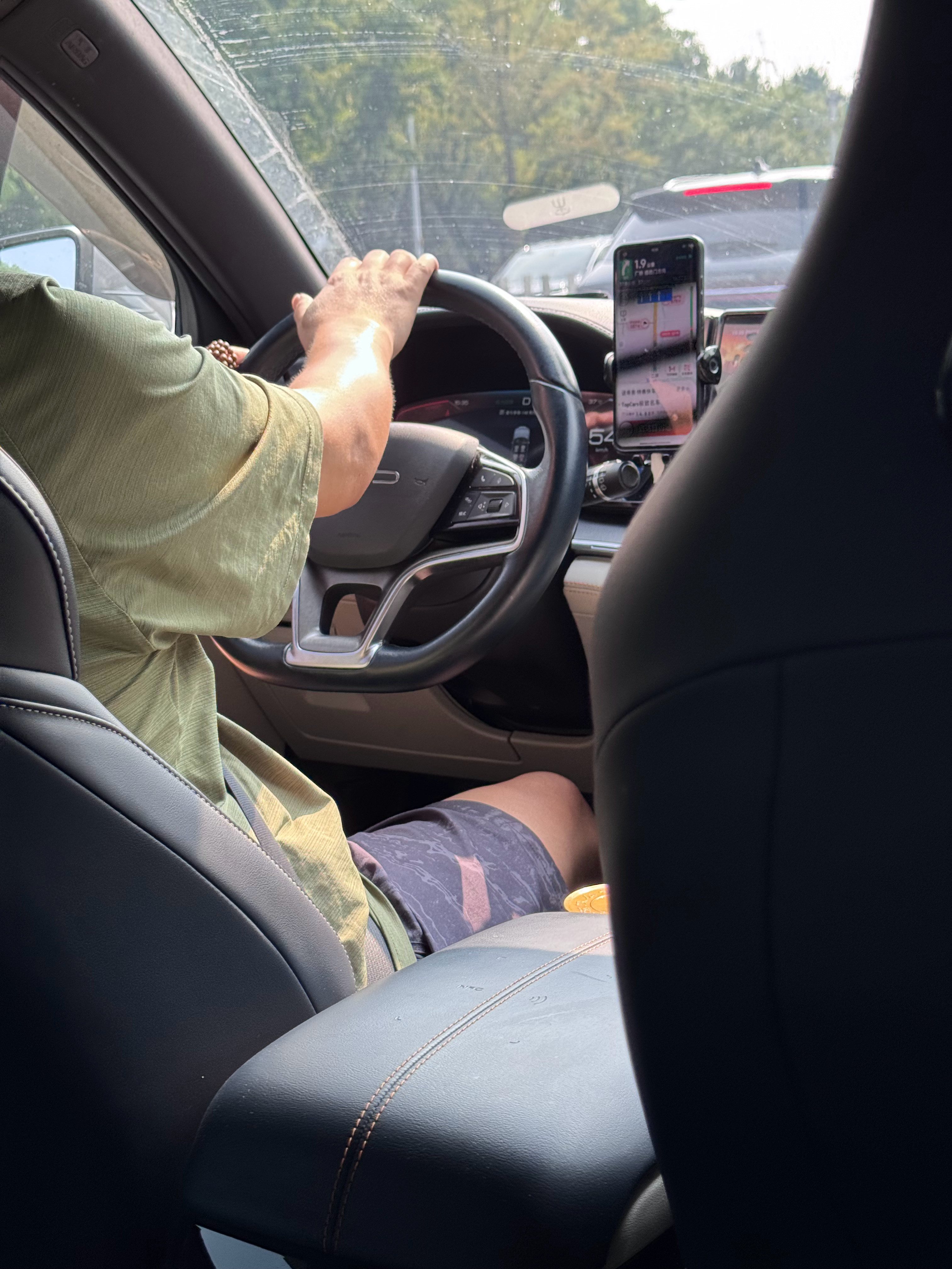 下火车后吃了个麦当当打了个车赶上了风琴脚此刻我有点想吐…….北京