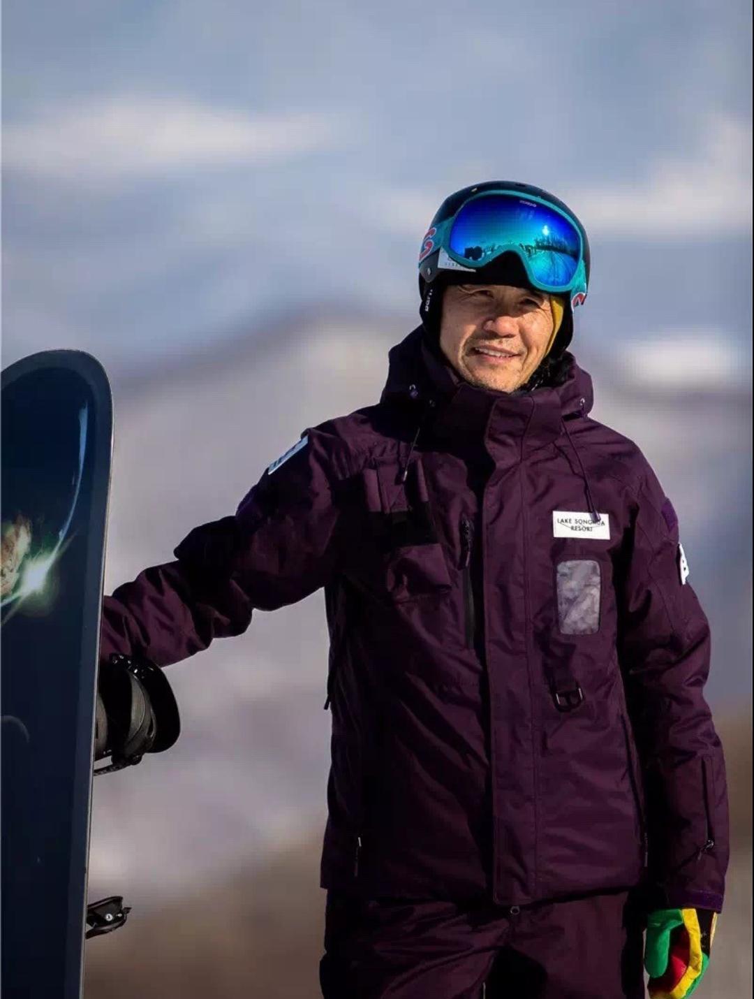 74岁，王石在健身房举铁到力竭，张纪中在片场喊卡到深夜。你的退休计划，被他们撕