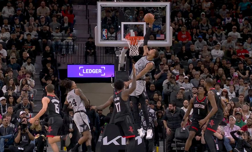 文班又一张夸张的静态图，上可九天揽月的具象化。