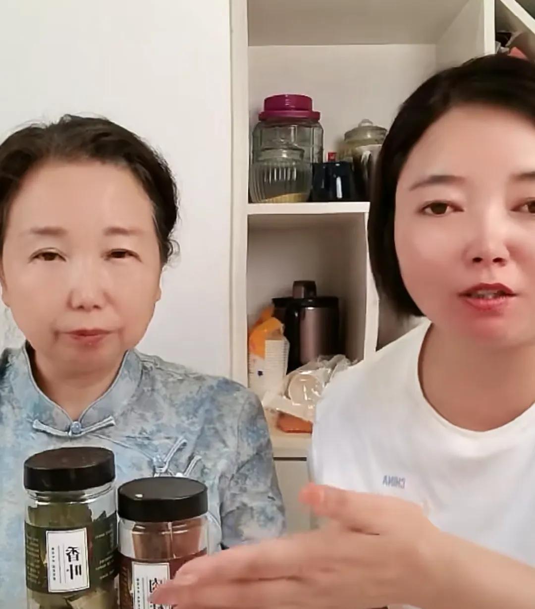 堂嫂开了三个多小时的车终于来到了驻马店，结果一下车，晚上居然与大娘一起开启了直播