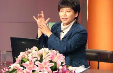 骇人听闻！北京中医药大学副教授曲黎敏再次抛出震撼言论，振聋发聩！她说：“有钱人死