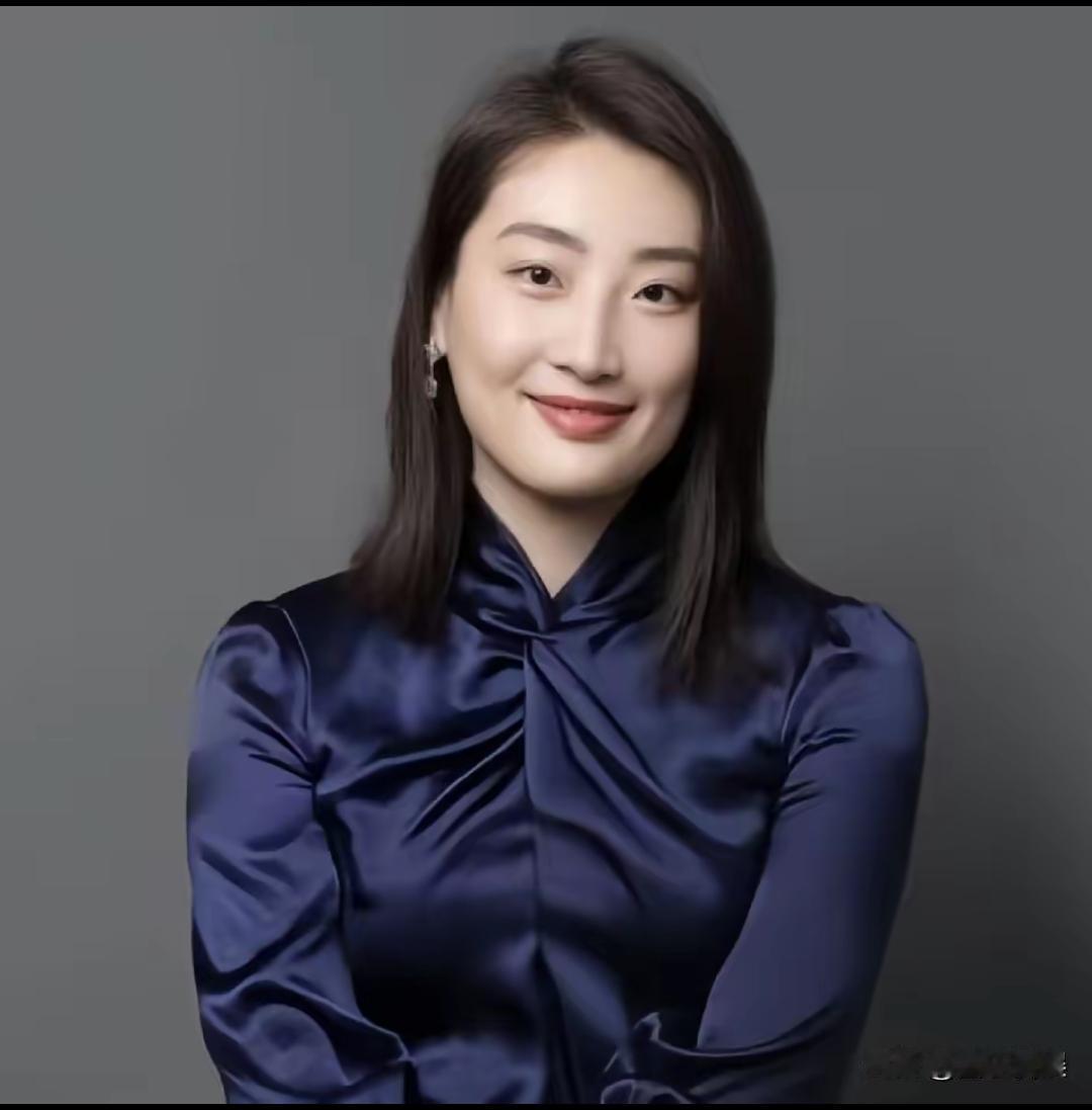 4月10日，宗馥莉突然冲上了热搜，原因是天眼查显示，她新成立了一家完完全全属于自