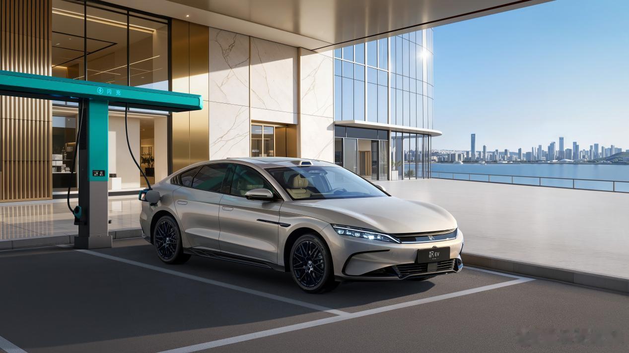 汉EV闪充版杀疯了！17.98万起直接卷爆中大型纯电轿车比亚迪王炸新车来了！汉E