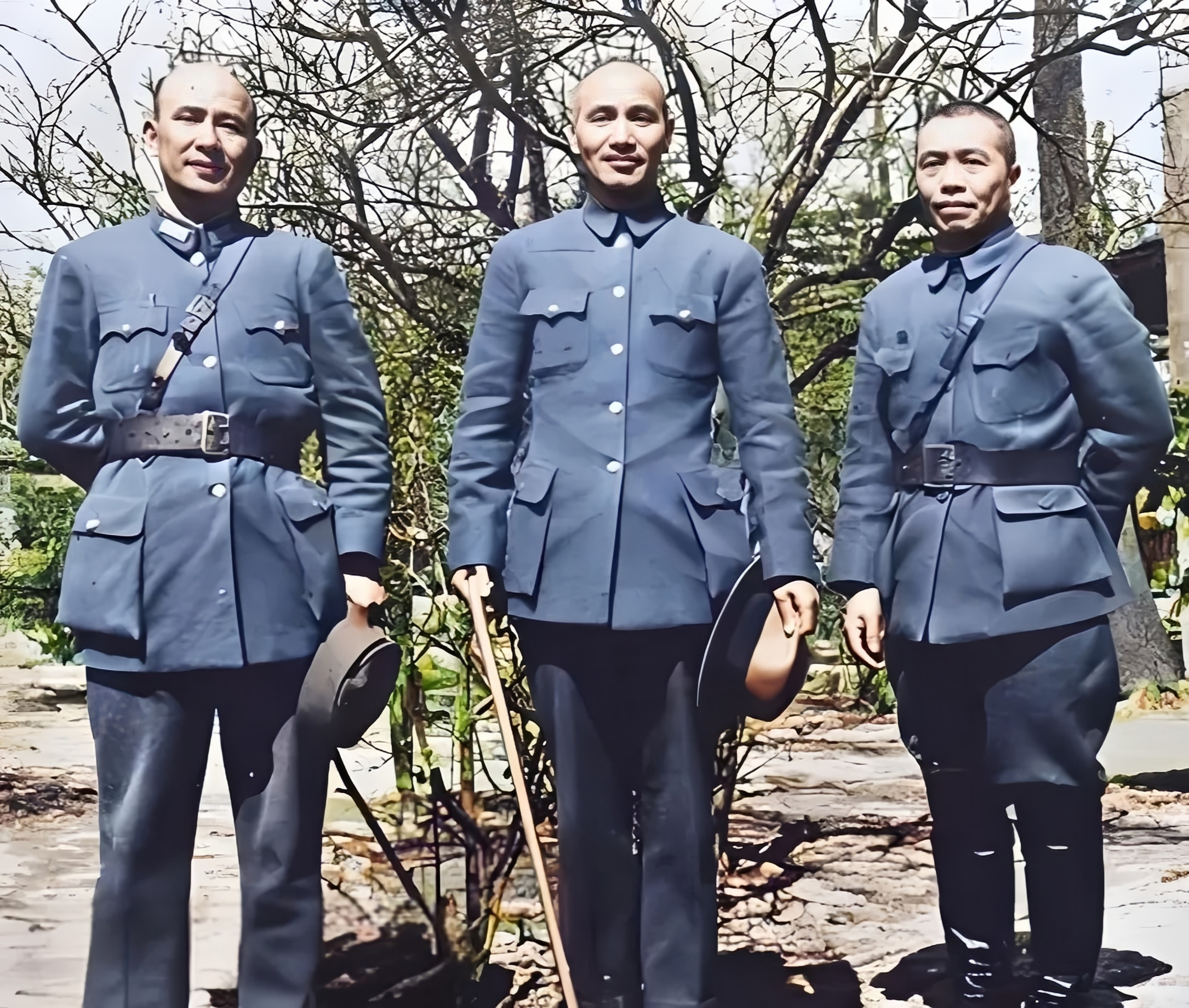 李宗仁和白崇禧合称李、白。李、白是不可分的，蒋介石不自量力，偏偏要强行插进李、白