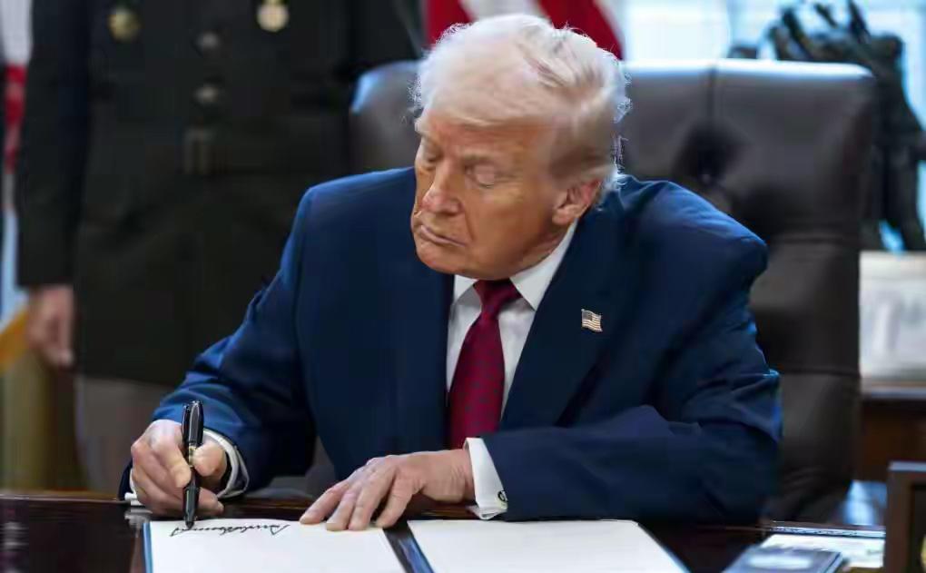 特朗普批准法案：对购买俄罗斯石油的国家征收500%关税美东时间2026年1月