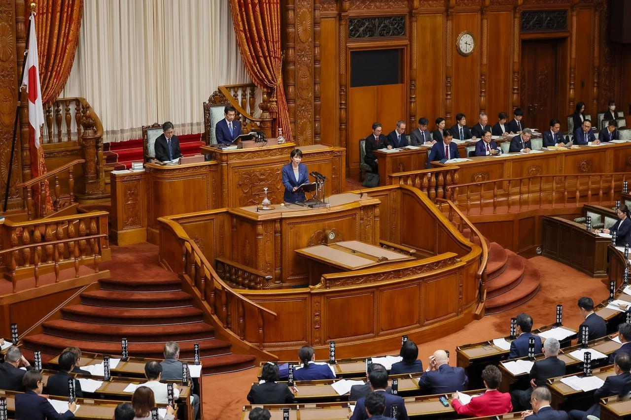 10月5日，日本临时国会刚开幕，高市早苗的施政演说就炸出看点！最值得玩味的是，她