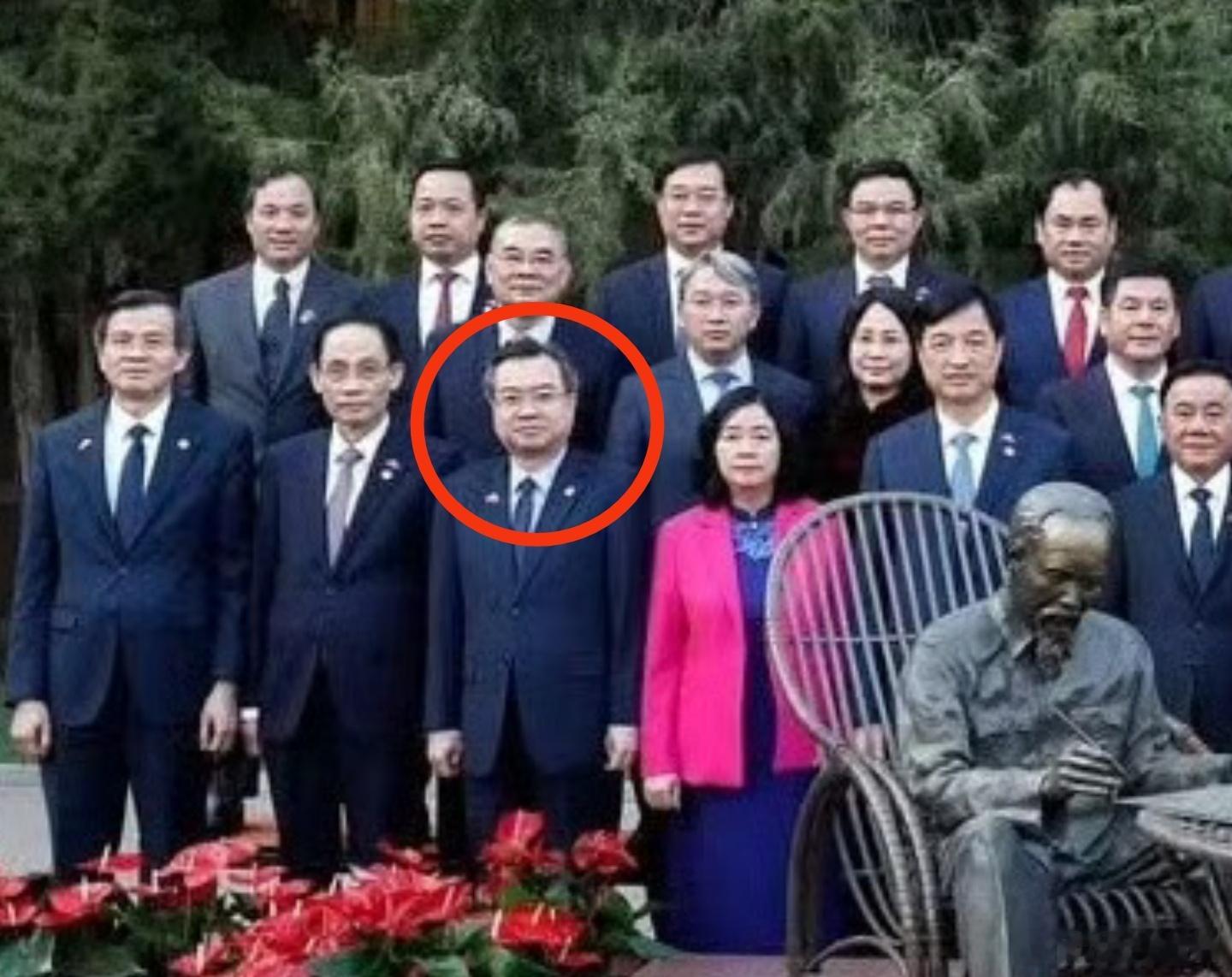 越南苏林访华，阮青毅也来了。阮青毅49岁，现任越共中央局委、书记处书记、中央政策