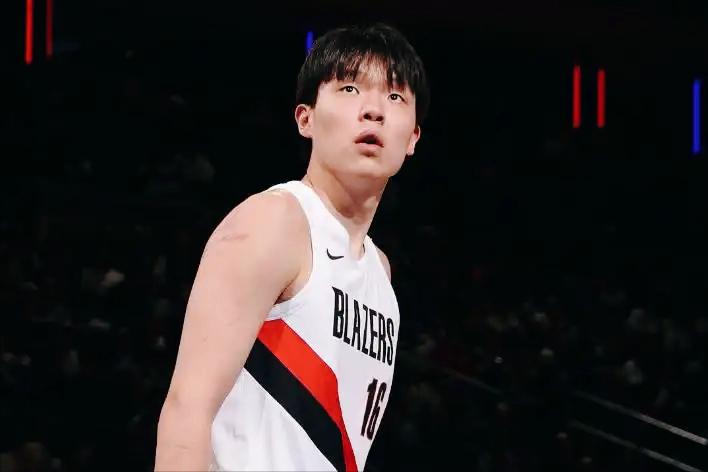 杨瀚森这个操作有些骚！结果接下来一个动作，让斯普利特直摇头。最后3分30