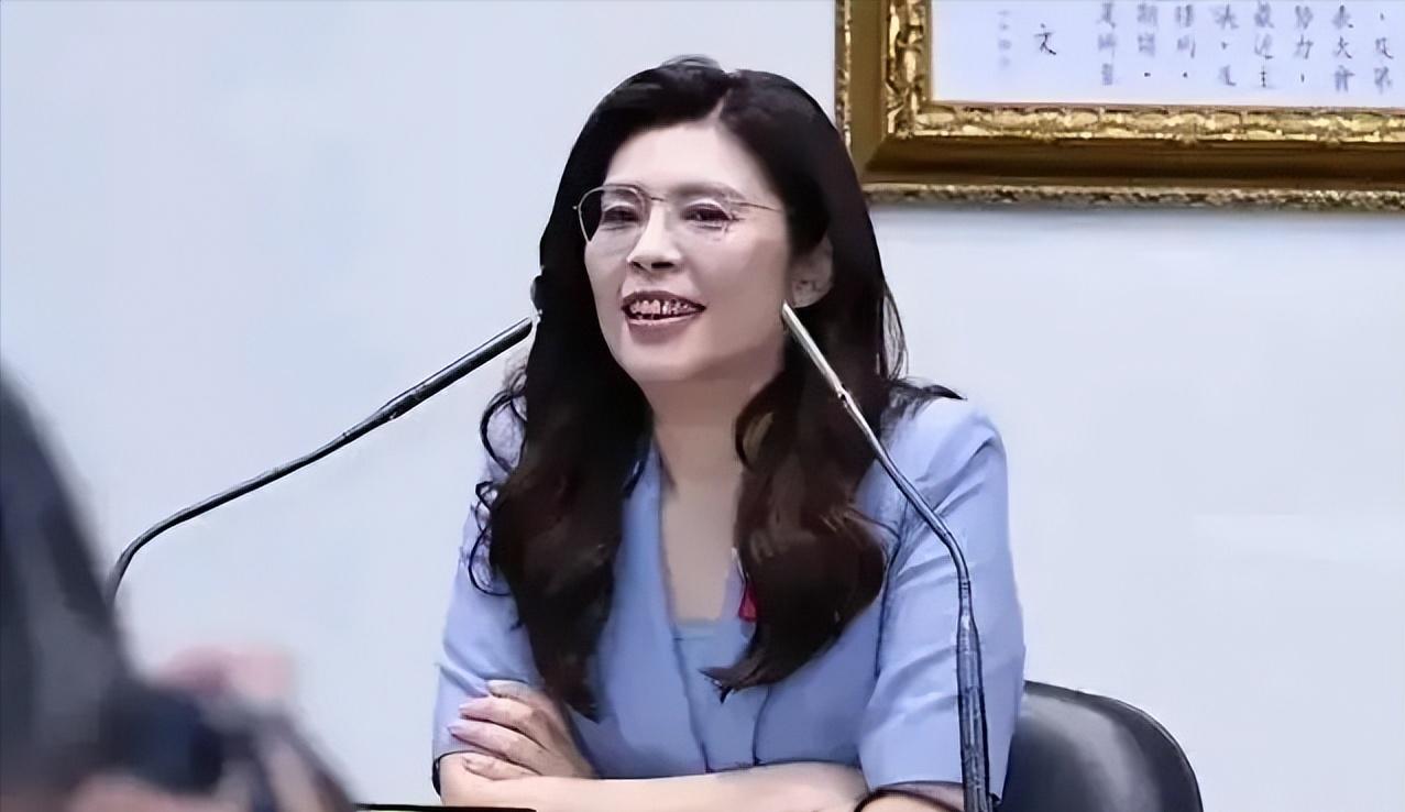 针对郑丽文这次访陆搭乘的是中国航空公司的飞机，绿委范云叫嚣，这是被锁进“一中”枷