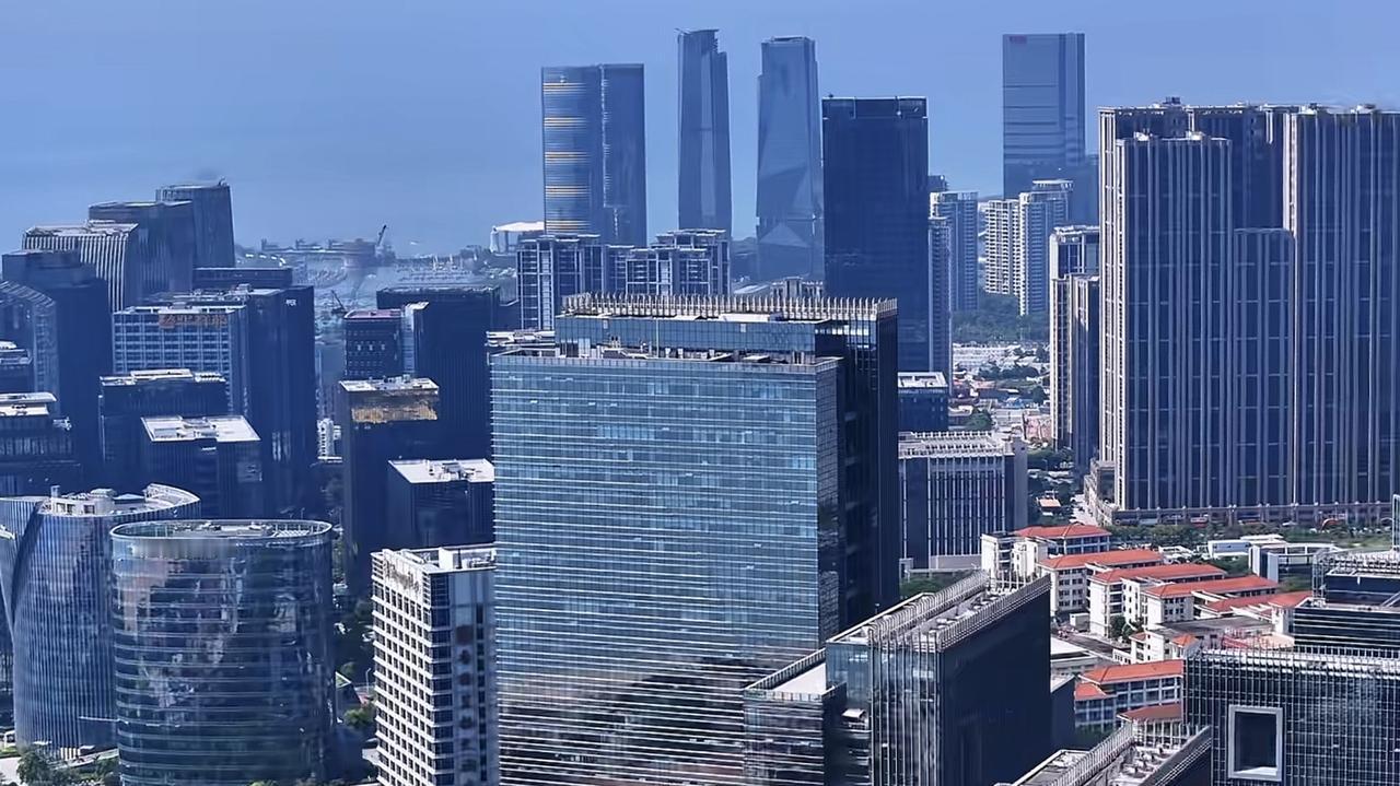 厦门虽然没破万亿GDP，但城建却惊艳全国，圈粉无数。说到“城建天花板”，很多人