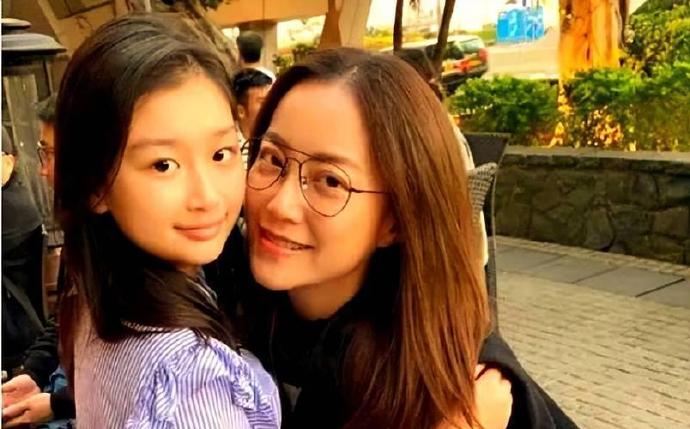 霍汶希近日惊喜发现，她年仅十四岁的女儿，已经能够为她赢得荣耀​​​