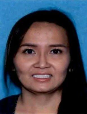 照片上的女人名字叫EmyleeThai，她刚刚在越南被捕，她通过实验室实施不必