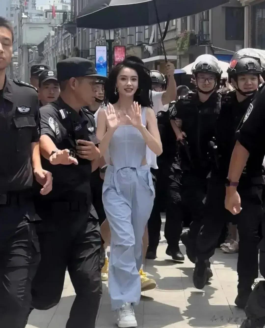 这是哪位明星，确实不认识，大家认识吗？