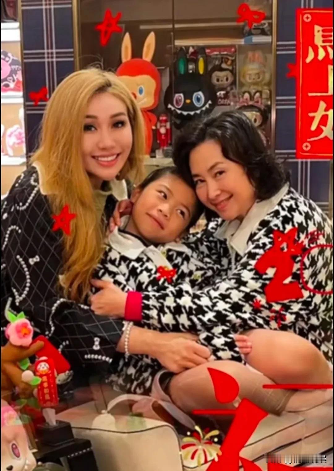 何超琼和赌王四房的何超盈母女聚会，姐妹的关系好亲密啊！何超盈带着女儿辛阡觅给何