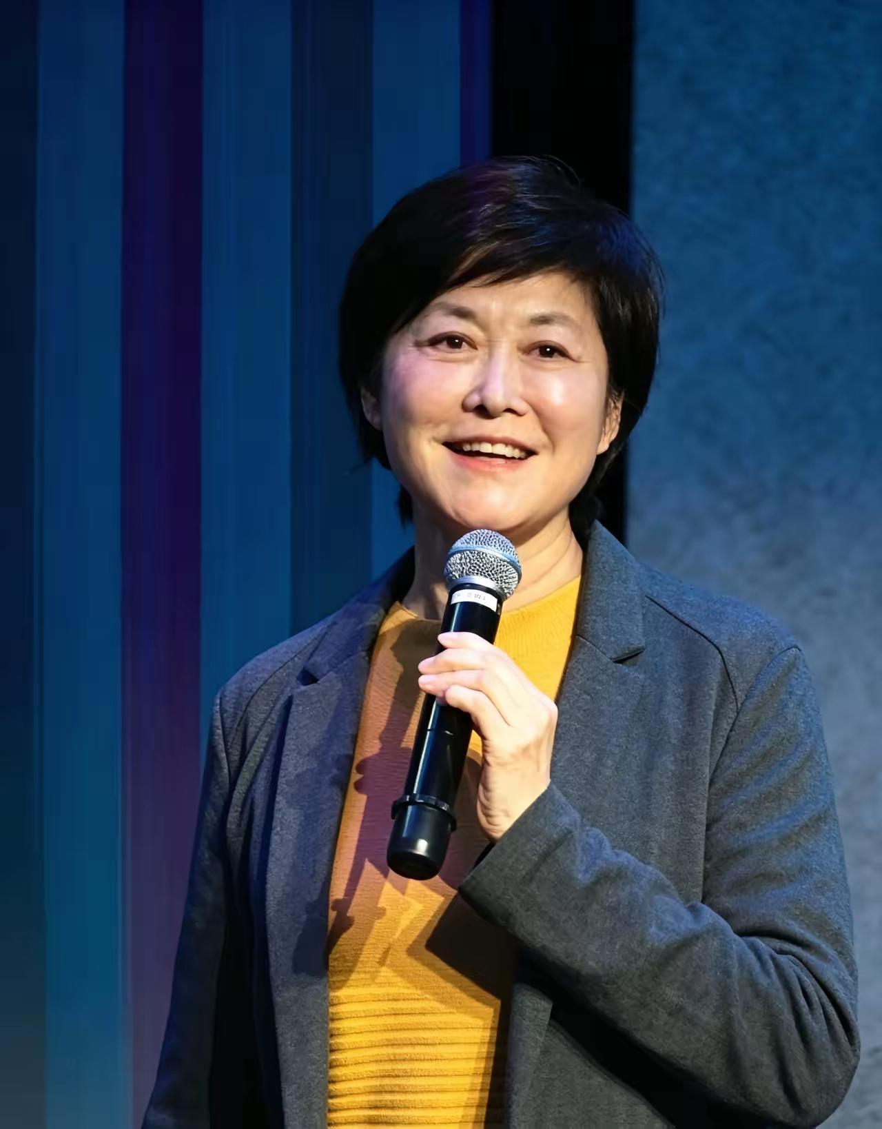 退休前从事护理行业，我太懂中老年人群的身体隐患了！就像70多岁的敬一丹突发脑溢血