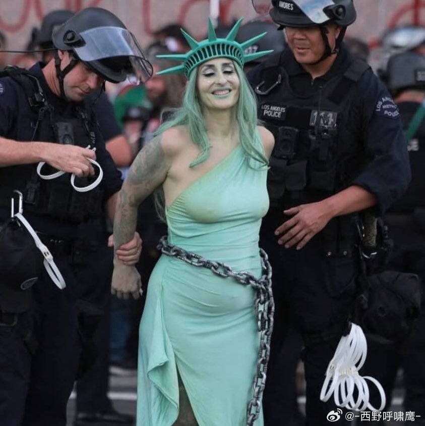 哦豁，cos自由女神被逮捕了