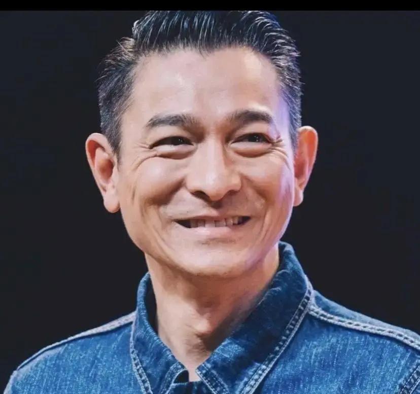 撤档不是认输，是顶级玩家换了张牌桌。春节档80亿狂欢里，75%的钱流进了前三名