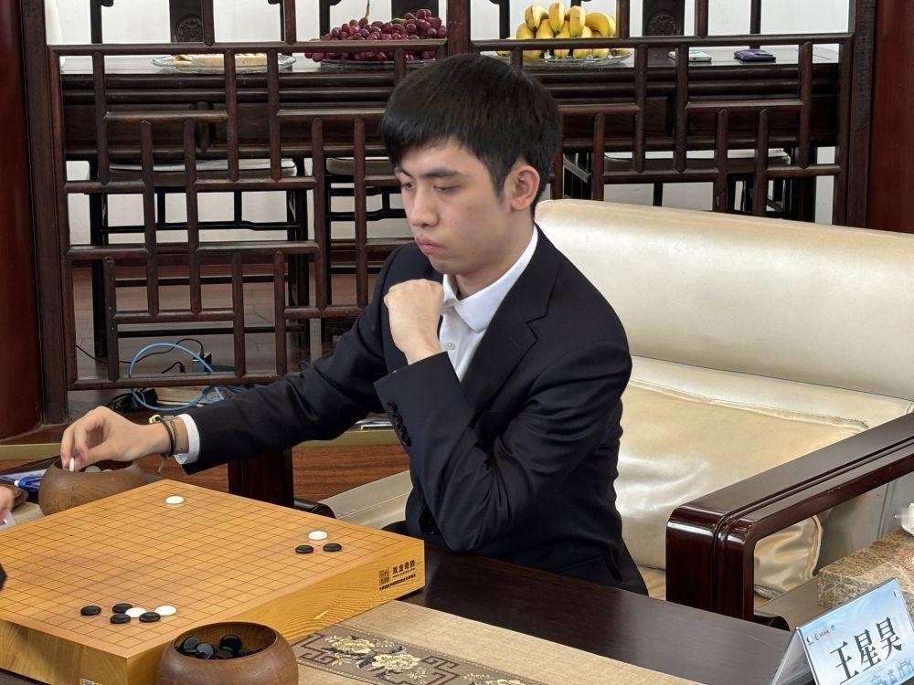 2025年中国围棋夺得五个世界冠军!中国棋手王星昊表现最为出色，在2025年