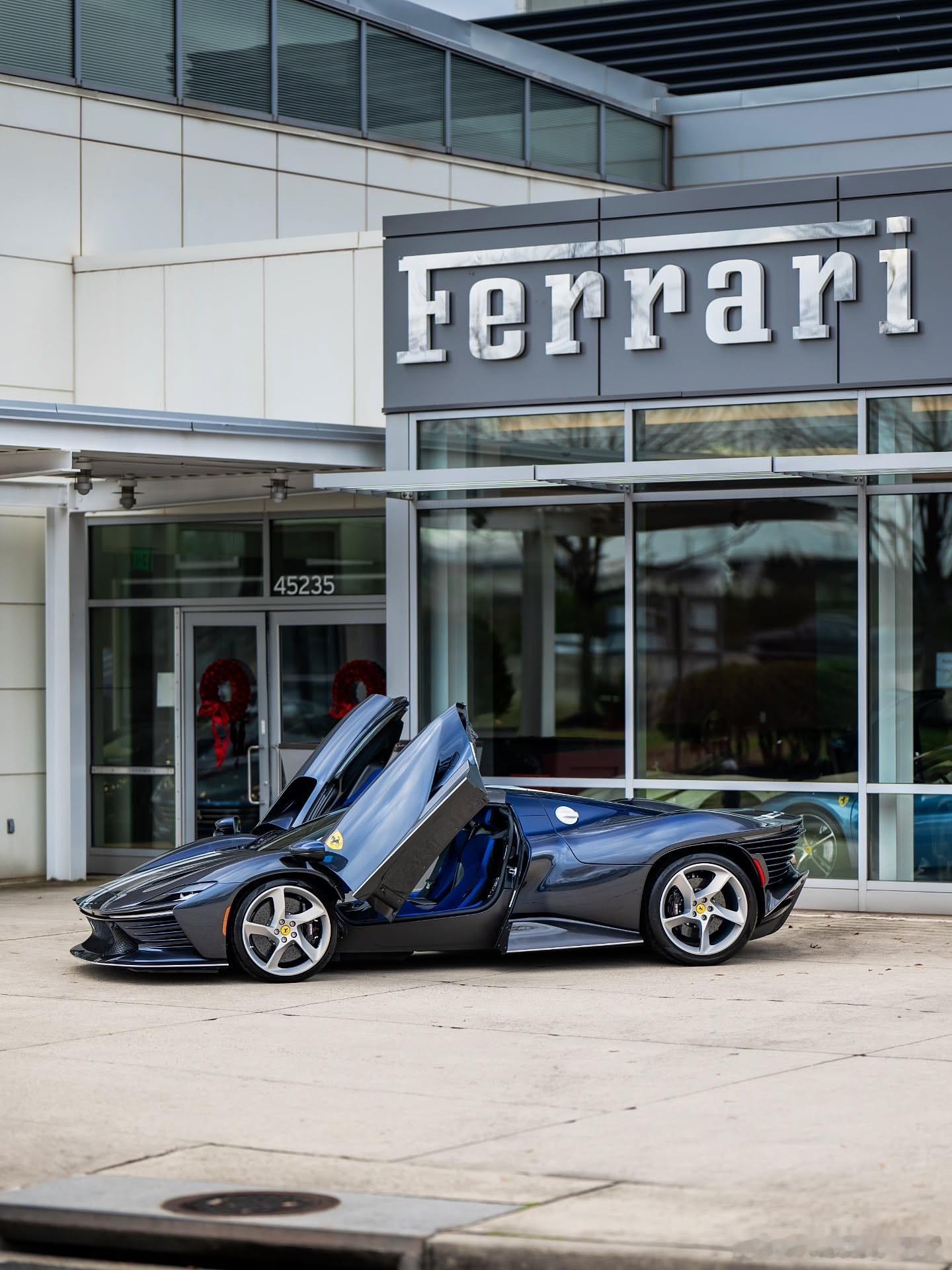 Car时尚圣诞老人，宝贝...🎅法拉利daytonasp3..法拉利da