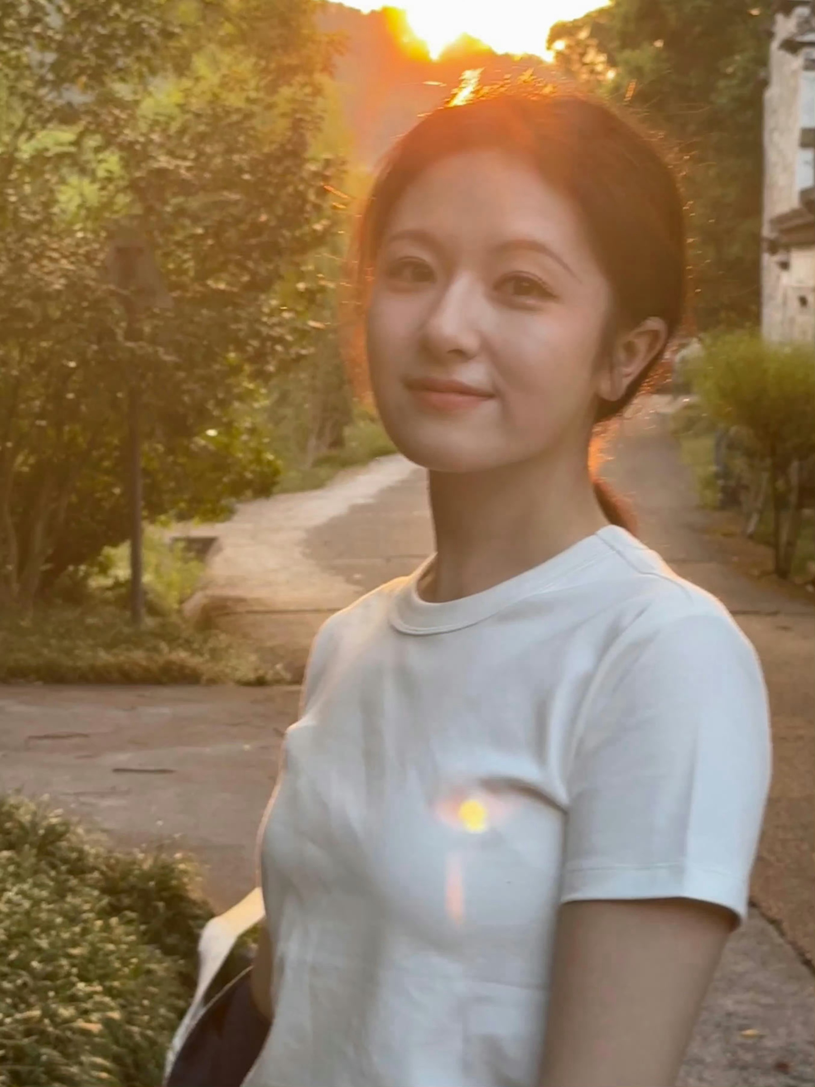 好新颖的设定，李兰迪的眼睛也超美啊我真的要开始期待了李兰迪她的瞳​​​