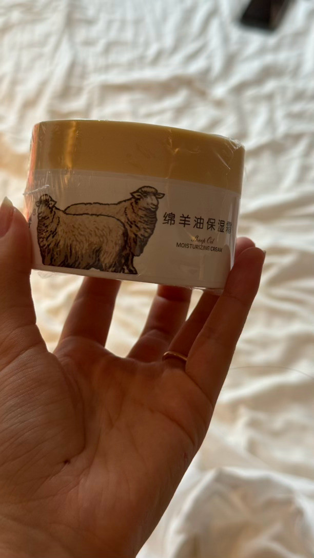 很幸福的七天💕短暂的全身心的从城市里逃离出来的感觉真好.新疆好干好干，每天早上都被干醒，鼻子和脸天
