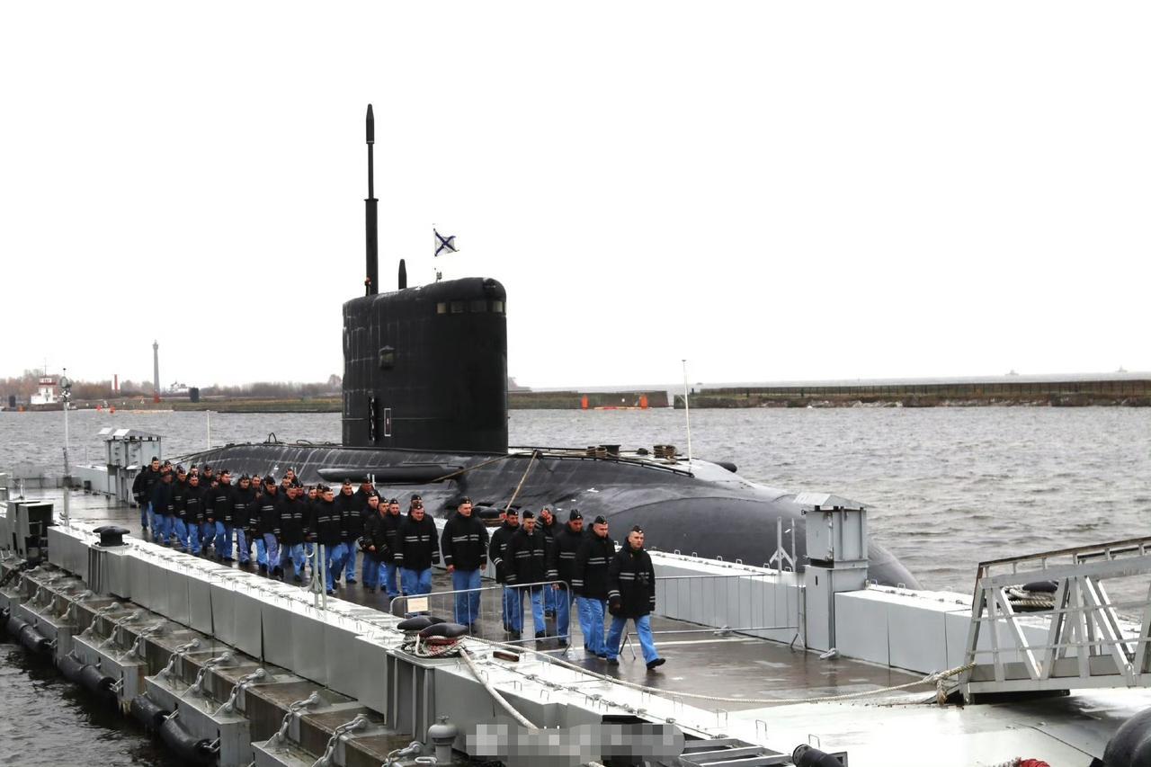 曾被北约造谣在海底挣扎求生的俄罗斯潜艇新罗西斯克号完成地中海任务，安全抵达俄海军