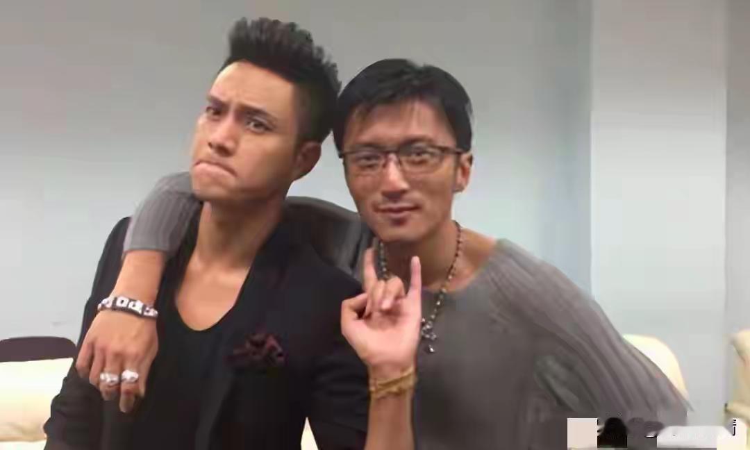 说实话这张照片，还是陈坤有看点。