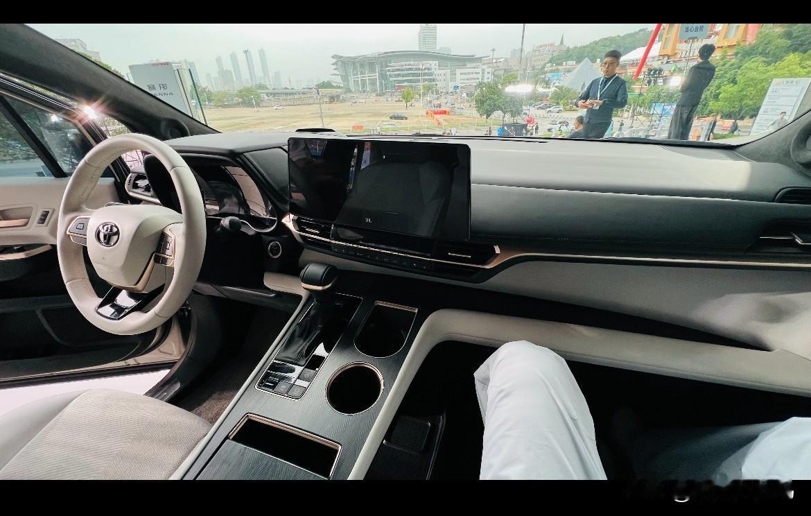 2026款丰田赛那的这次升级，可以说是精准拿捏了家庭用户对“全都要”的渴望，诚意