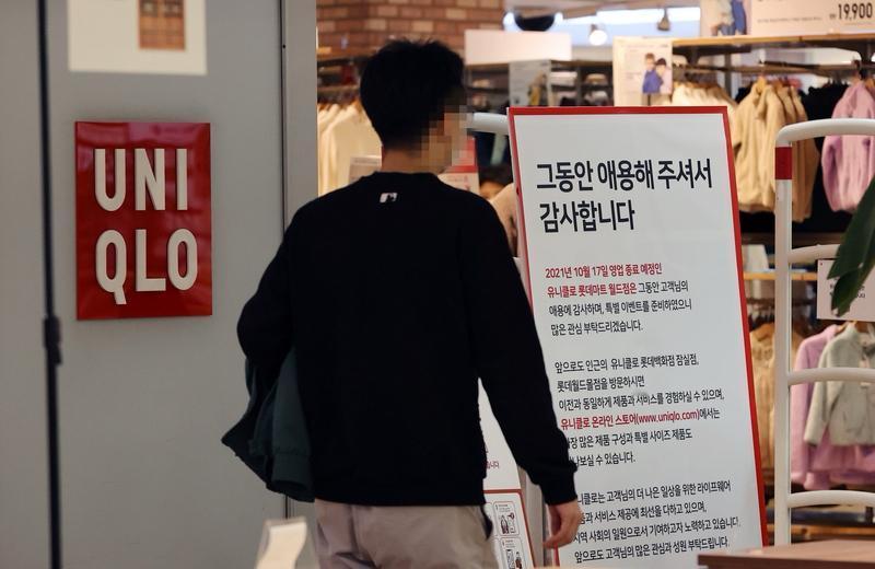 逛优衣库被当小偷偷拍？这波操作把消费者都看懵了。最近，有网友在社交媒体上吐槽