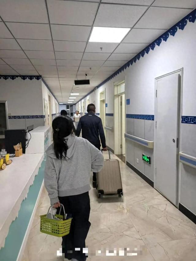 一医院客串宾馆“争抢”国庆生意, 最便宜的床位只要60元
