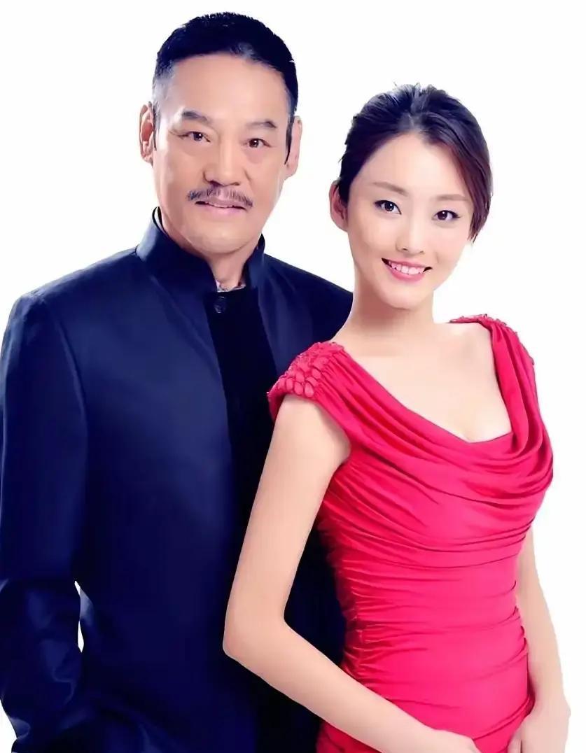 她怀孕6个月时做了一个让所有人反对的决定。医生皱眉家人劝阻剧组等着换人。