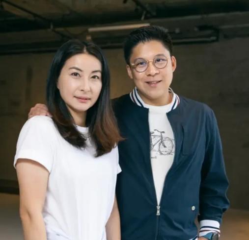 主持人问霍启刚:“你家三个孩子的性格各有什么特点？”霍启刚说:“三个孩子，三种性