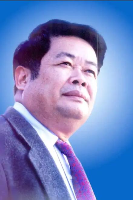 记者提问：“曹德旺理事长提出，学校各院系要逐步实现自负盈亏，自己养活自己。为什么
