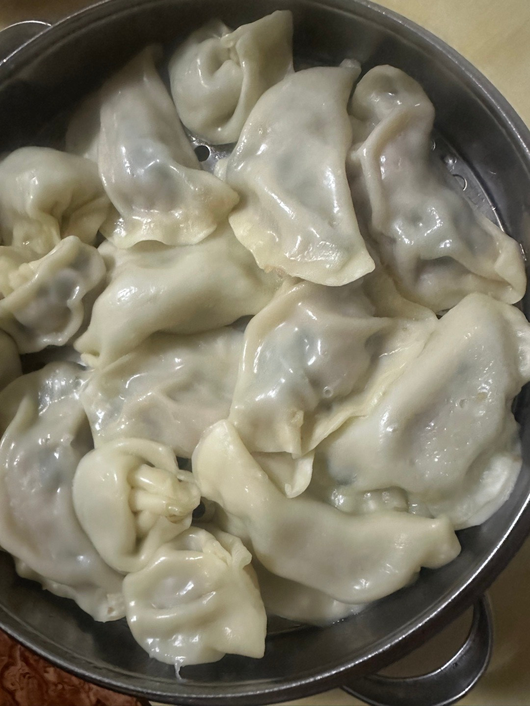 蒸饺自己动手丰衣足食！蒸出来的看着还不错的，就看味道怎么样了！