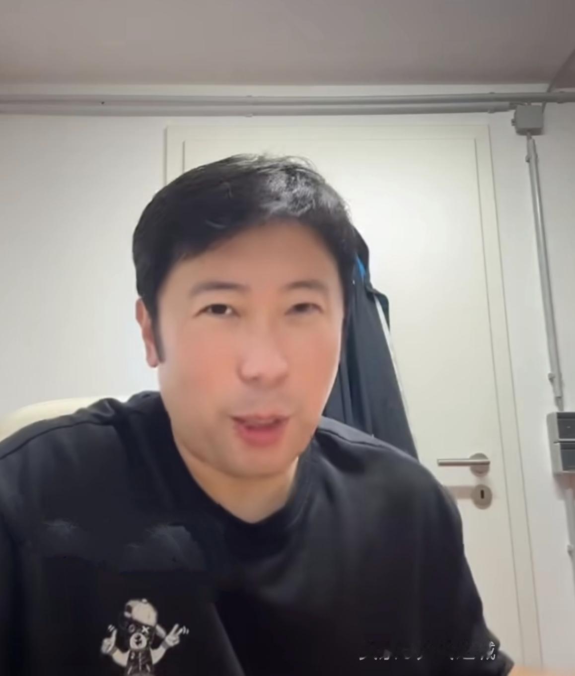 雷洋：王曼昱不光功底厚实，她的反手是女线旋转最强的，兼顾冲击力。我很期待曼昱再和
