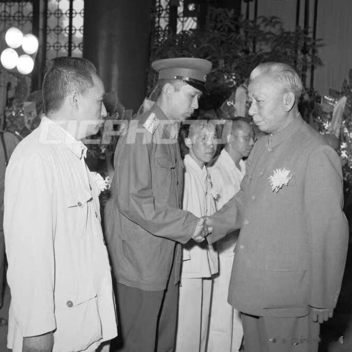1963年6月11日，沈钧儒先生在北京逝世。同一天，沈钧儒治丧委员会宣告成立，并