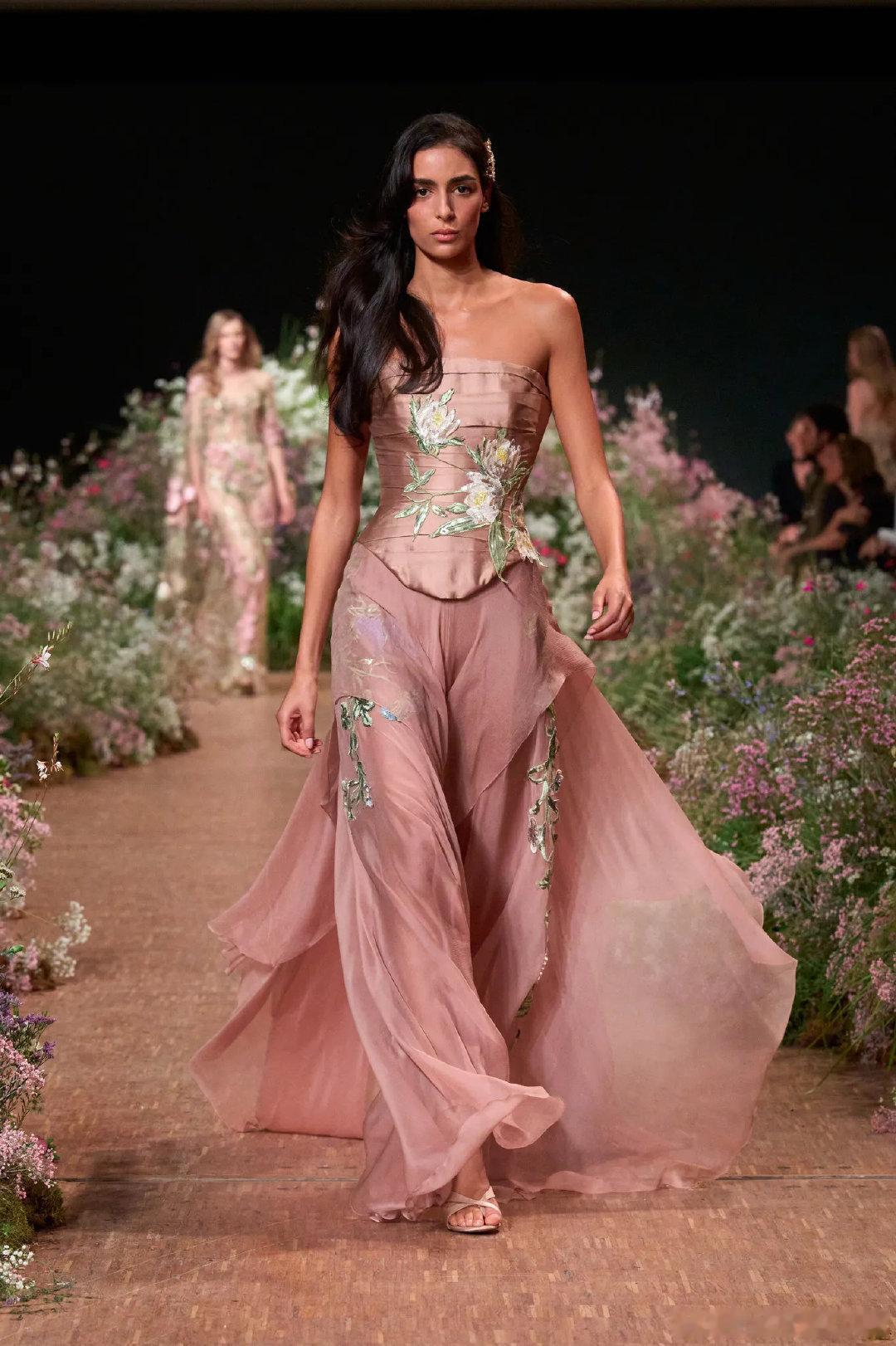 ElieSaab2027春夏#时装周##大秀直击##巴黎时装周#​​​