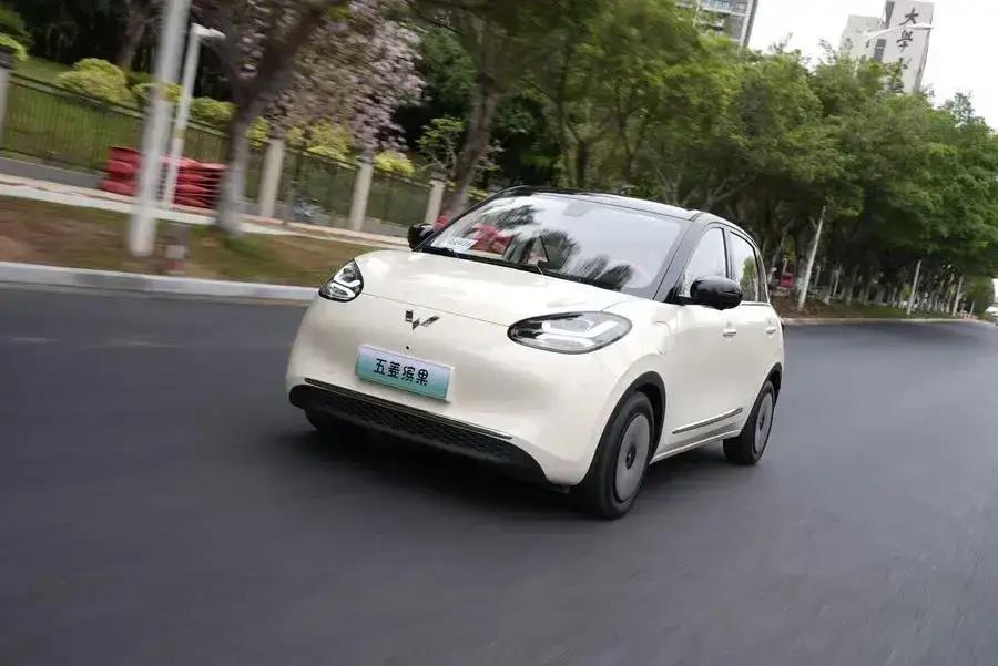 综合实力顶尖的电池：1. 宁德时代神行PLUS：1000km续航+4C超充，