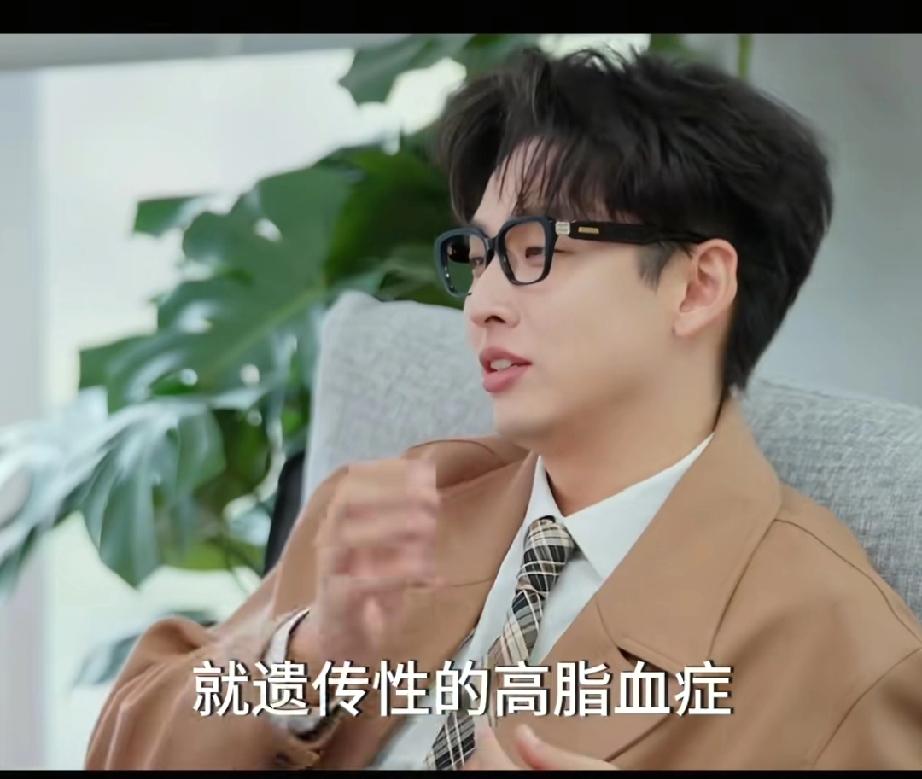 齐思钧说:“去年查出遗传性的高血脂症，我现在血脂的数值按理说应该是一个大胖子，但