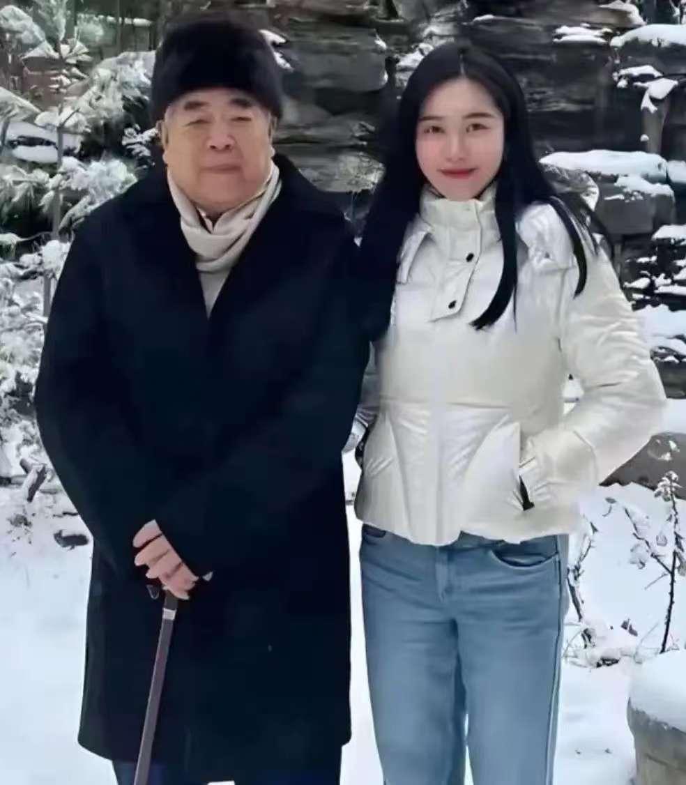 老少配也有春天，大画家范曾得子，发文引爆争议，画家年过八旬，老来得子