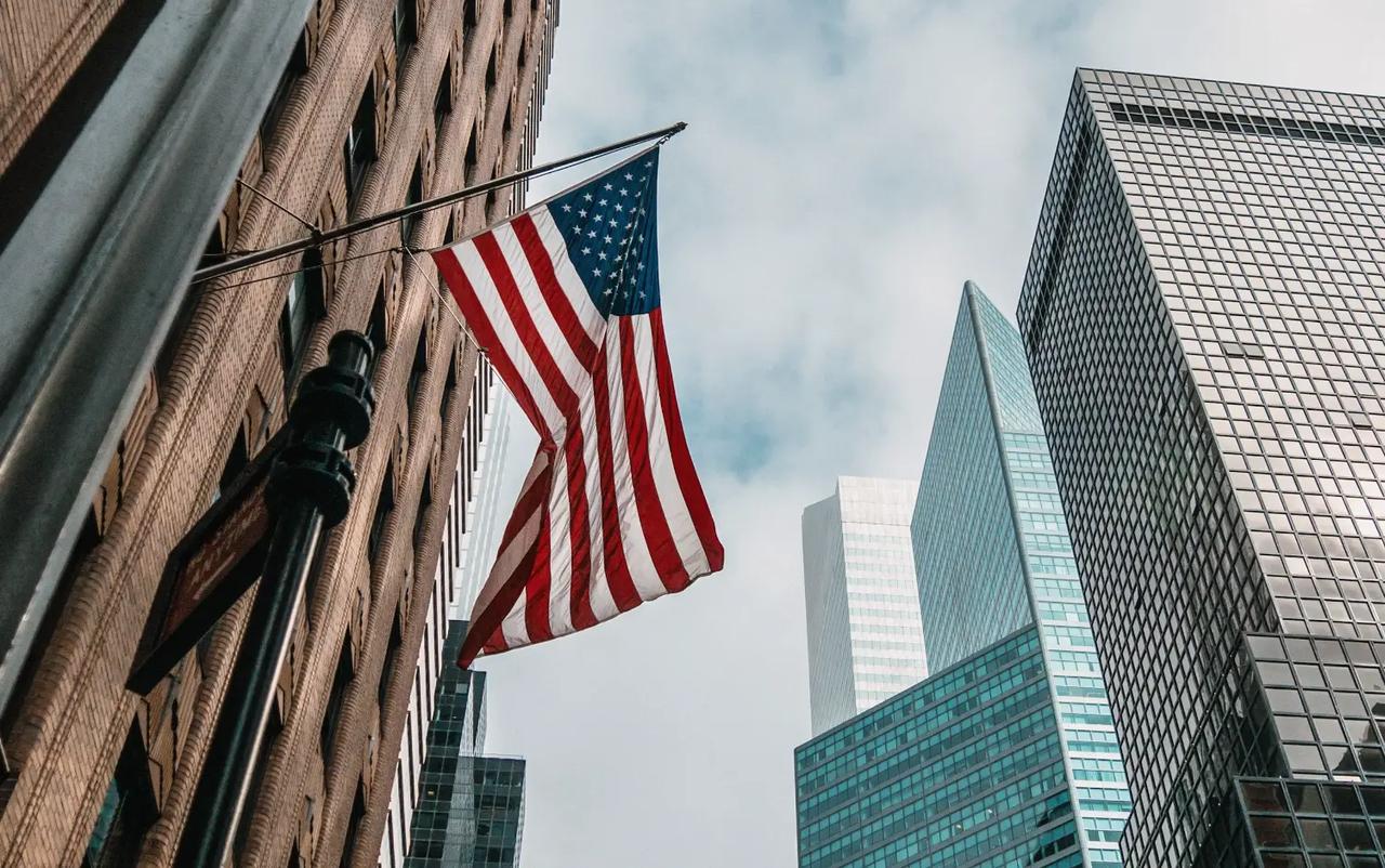 美国不会像苏联那样解体，它的结局可能更惨，因为苏联再烂，起码还有个“俄罗斯”；可