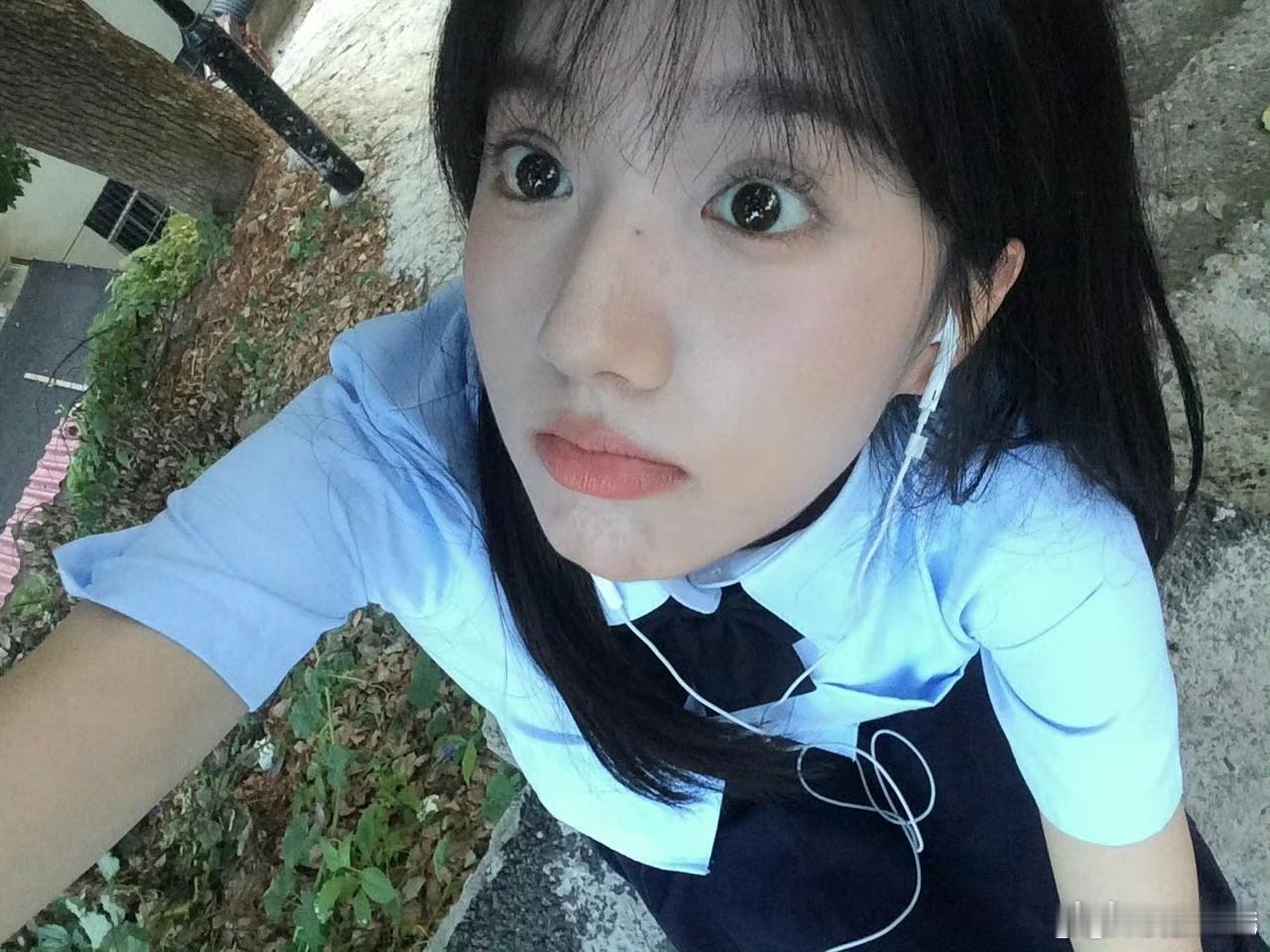 苏晓彤的校服造型，高中生到女大都不违和！好青春！​​​