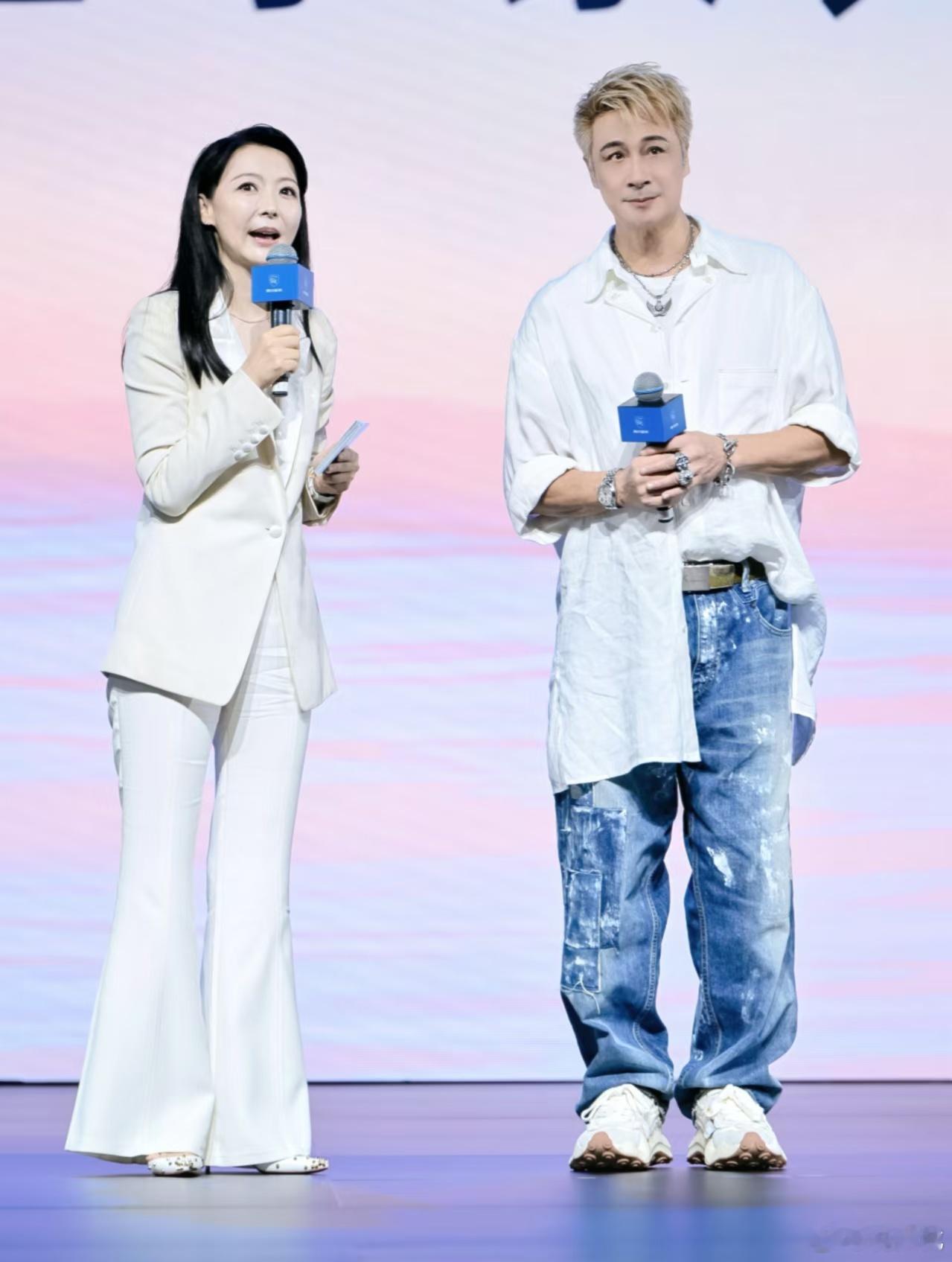 广州网友称吴镇宇穿搭好时尚在广州这座潮流之都，吴镇宇的穿搭就像一抹亮眼色彩。休闲