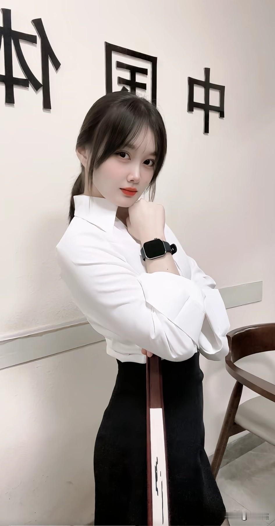 颜值超高的小姐姐。气质和身材都很棒